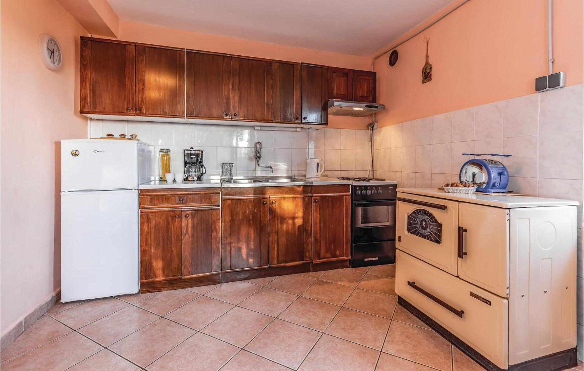 1 Bedroom Pet Friendly Home In Šišan מראה חיצוני תמונה