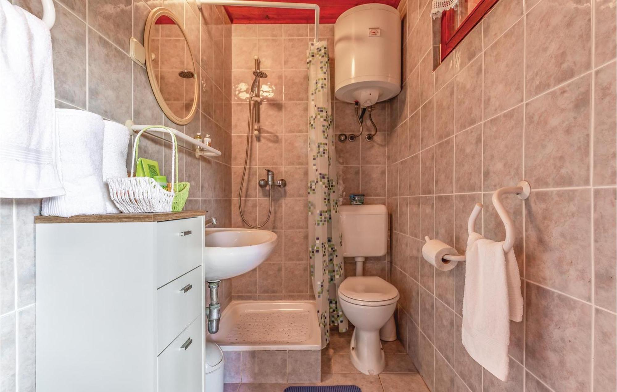 1 Bedroom Pet Friendly Home In Šišan מראה חיצוני תמונה
